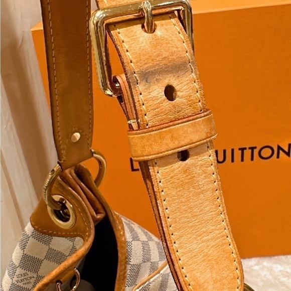 Authentic Louis Vuitton Galliera Damier
Azur Shoulder Bag✨ - Picture 9 of 16